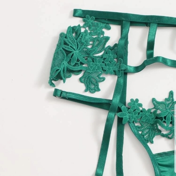 Cut-out Crochet Underwire Garter Lingerie S - Picture 4 of 5